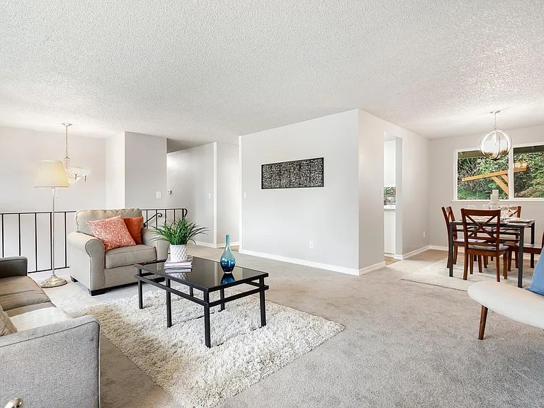 1512 Dayton Ct NE — Photo 5