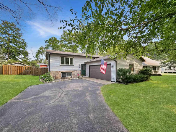 208 Ridge Rd, Oconto Falls, WI 54154