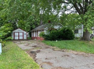 1051 W Schumacher Ave, Flint, MI