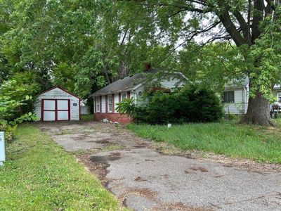 1051 W Schumacher Ave, Flint, MI, 48507