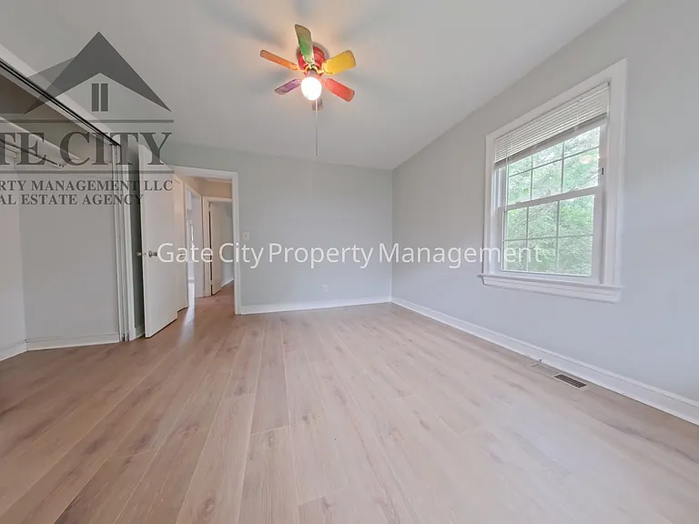 1218 Guyer St — Photo 6