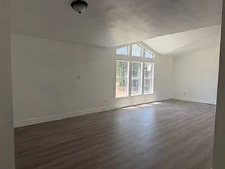 20221 Telford Ave — Photo 5