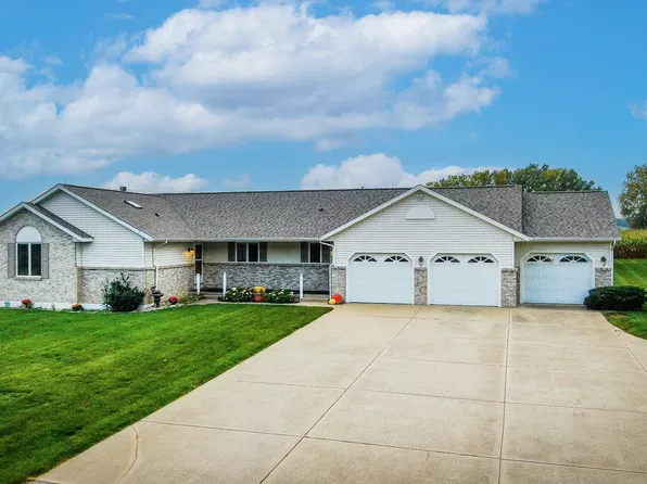 2924 22nd St, Hopkins, MI 49328