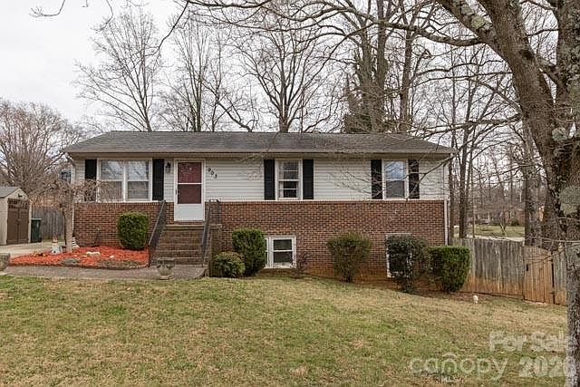 1st image of 903 Southwood Dr