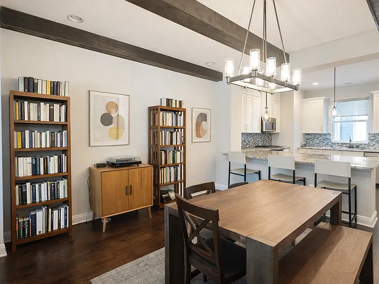 3229 W Horatio St — Photo 2