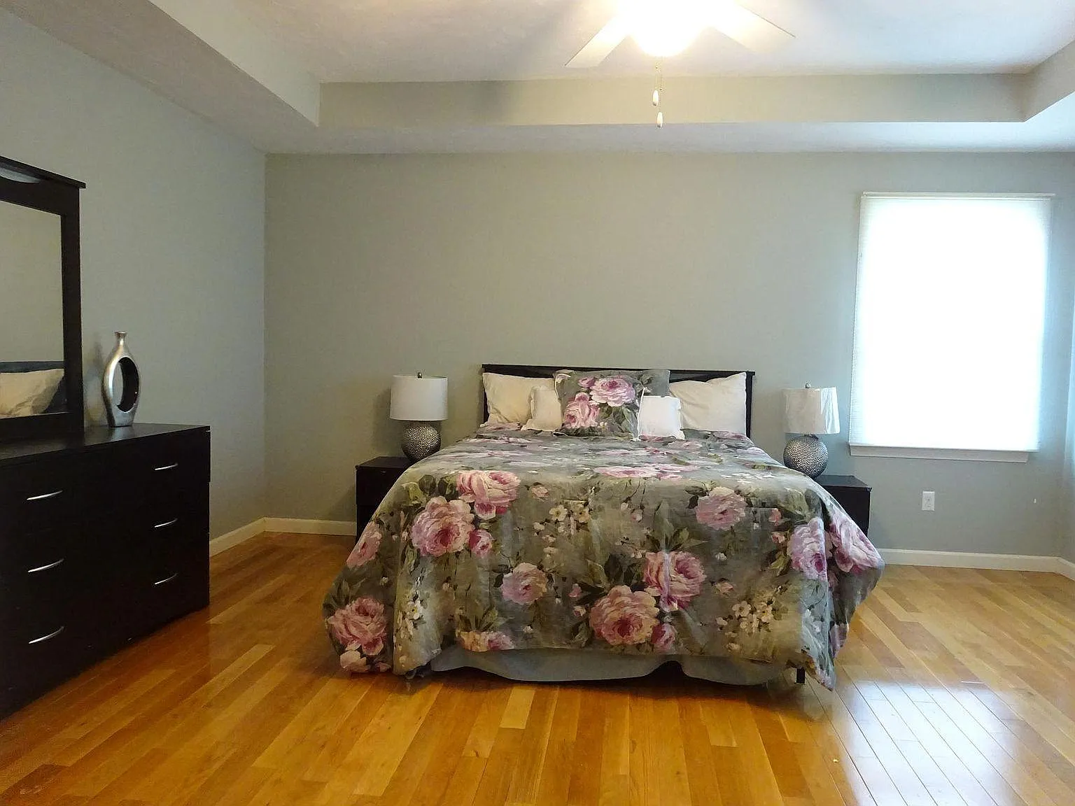 2 bed, 2.5 bath, 1600 sqft, $3,250 — Photo 4