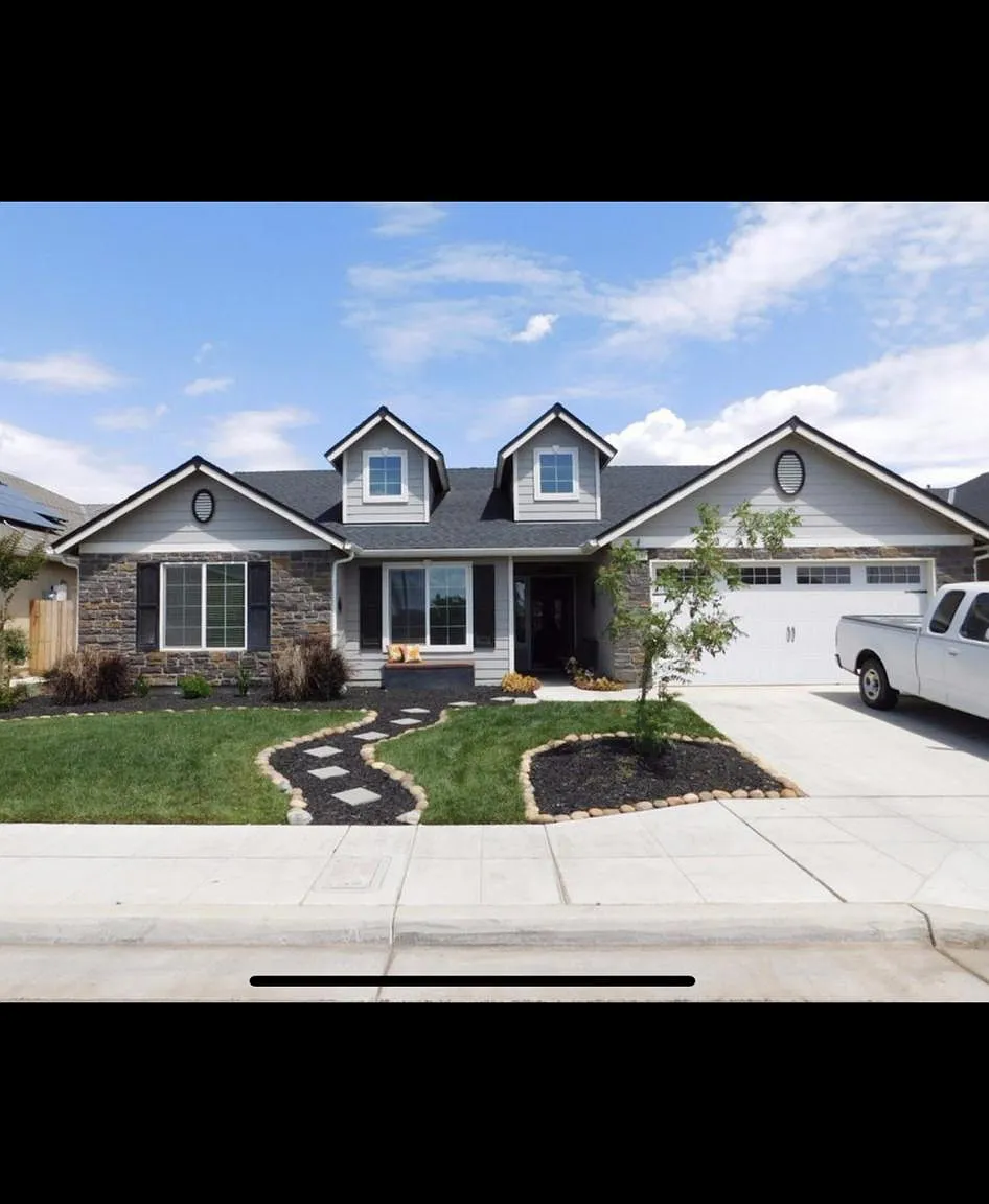 4 bed, 2100 sqft, $2,600 — Photo 1