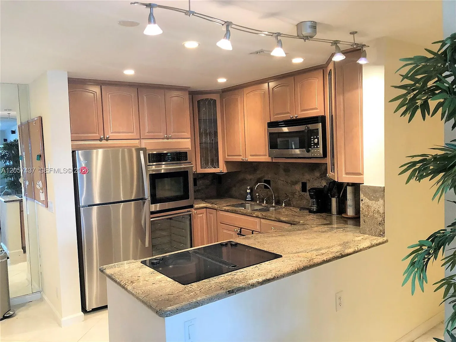 Bay Colony Club Condo — Photo 1