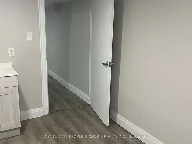 136 Edgemont St N — Photo 34