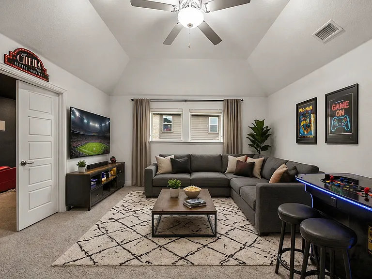 Loft/Bonus Space