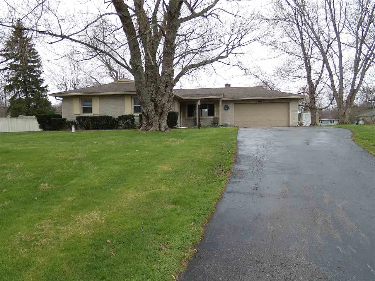 4405 Rosewood Dr photo 1