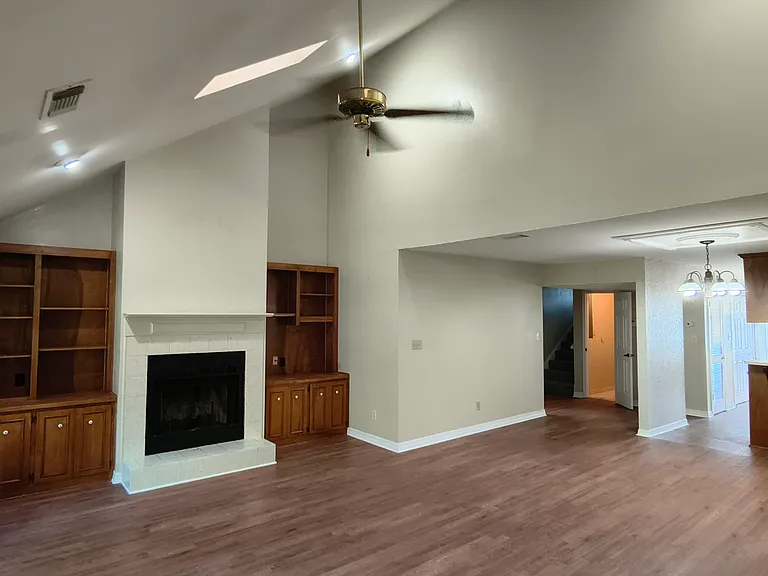 47 Lake Shore Dr — Photo 3