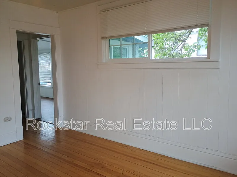 2 bed, 1.0 bath, $1,100 — Photo 2