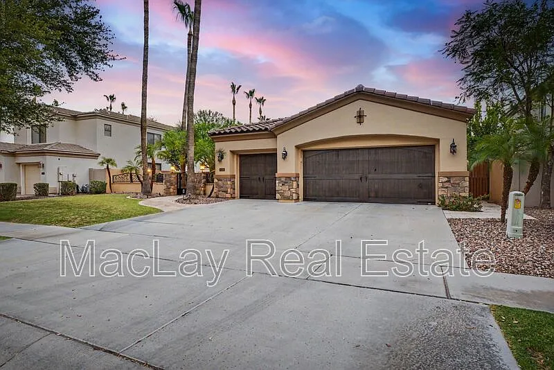 3 bed, 2.0 bath, 2531 sqft, $6,000 — Photo 3