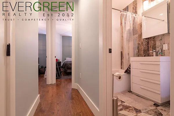 Rented by Evergreen Apartments BK | media 23