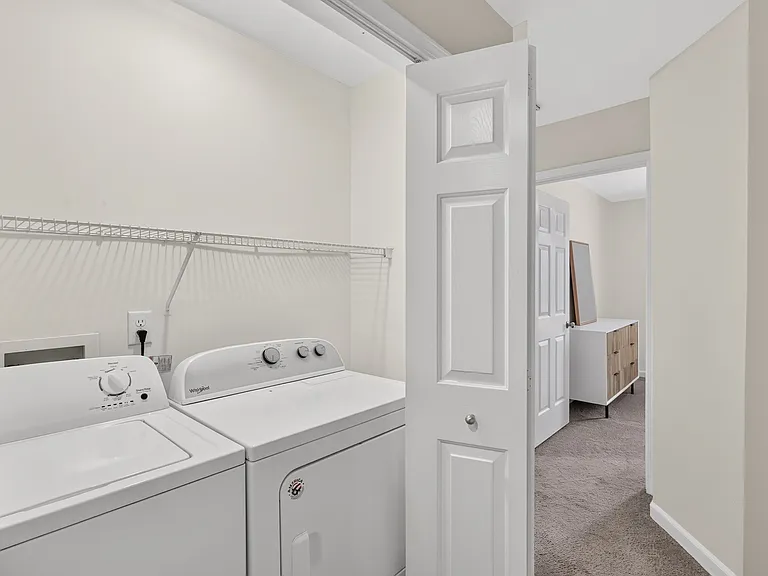 131 Carriage Ct — Photo 12