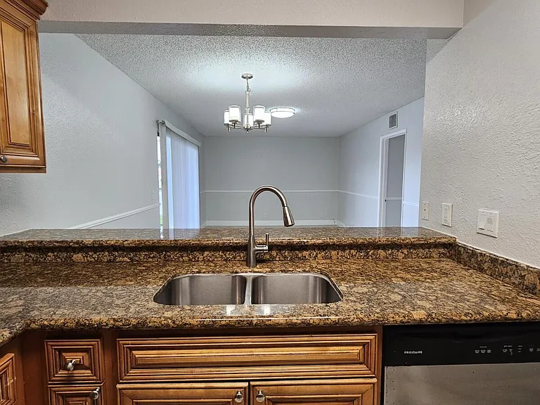 1660 Windorah Way #H — Photo 7
