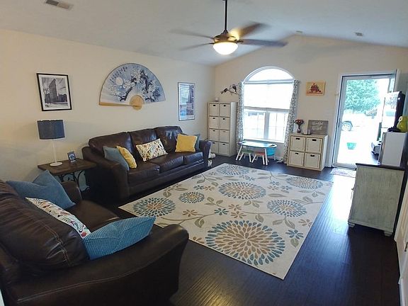 4th image of 225 Rachel Ct