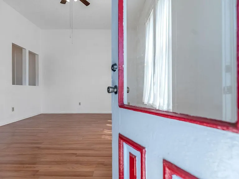 500 N Harris St — Photo 4