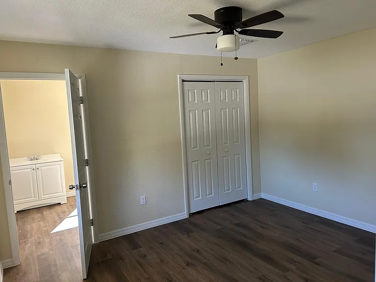 371 Banyan Ave — Photo 10