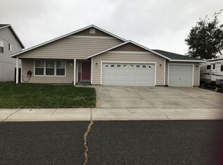 206 Mount Hood St, Moxee, WA