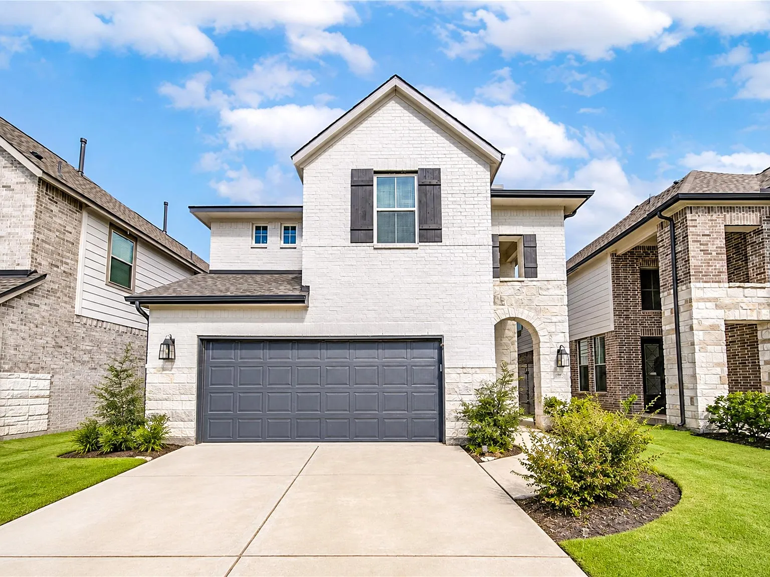 5 bed, 3.0 bath, 2588 sqft, $3,175 — Photo 1