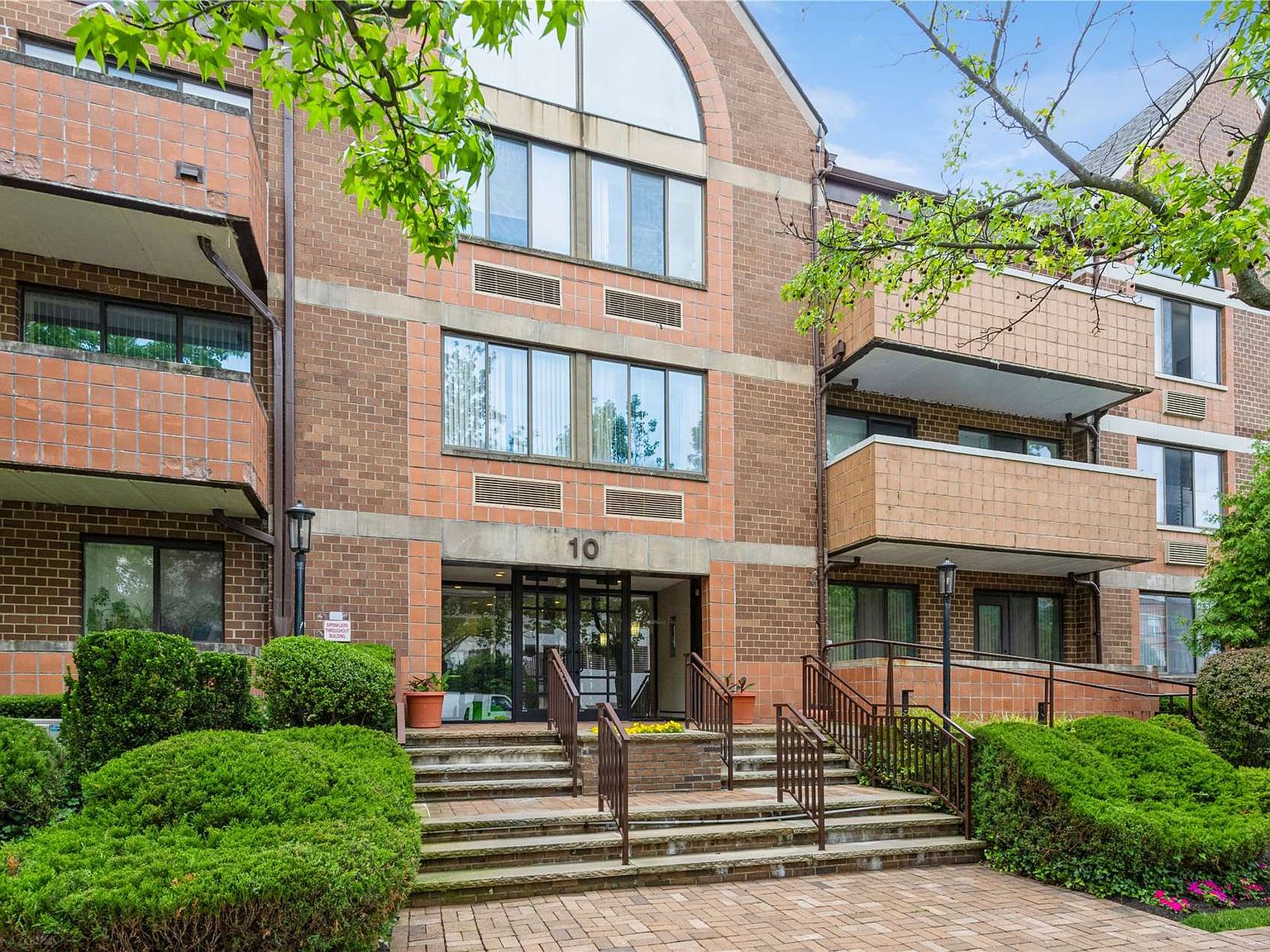 10 Canterbury Road UNIT 303, Great Neck, NY 11021 MLS 3491914 Zillow