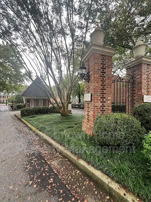 2 bed, 2.5 bath, 1320 sqft, $2,100 — Photo 2