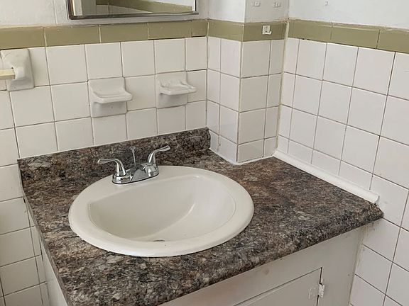 4th image of 48 Easton Ave #A