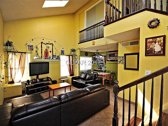 5th image of 4013 E Ogden Ave