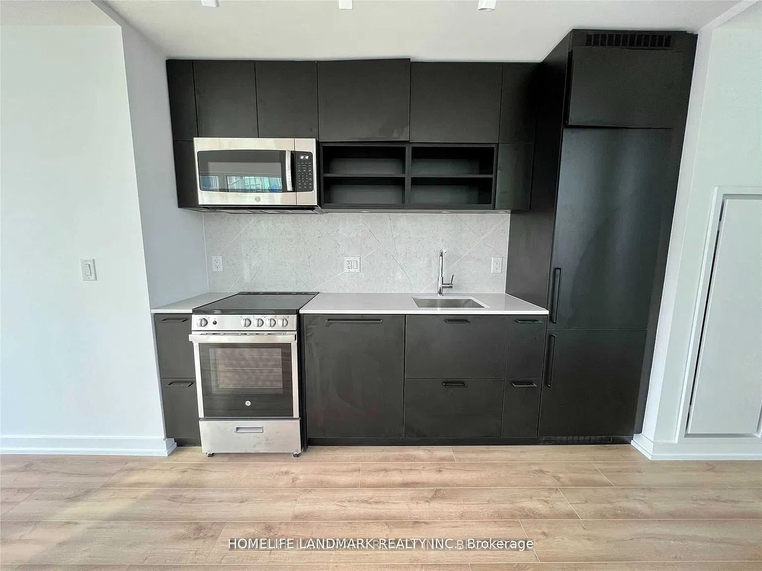 135 E Liberty St — Photo 3