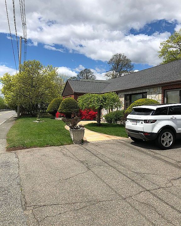 1st image of 106 Moulton Dr