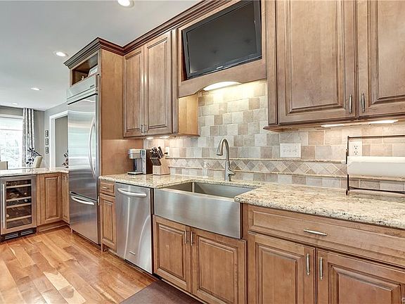 4th image of 1005 Windy Bluff Ln