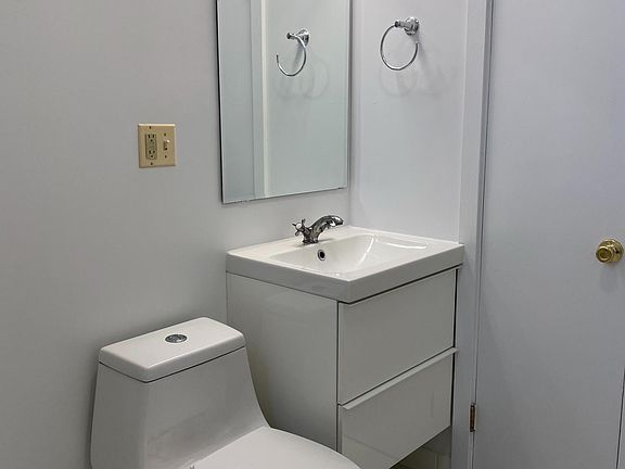 4th image of 1442 N Bosworth Ave #3R