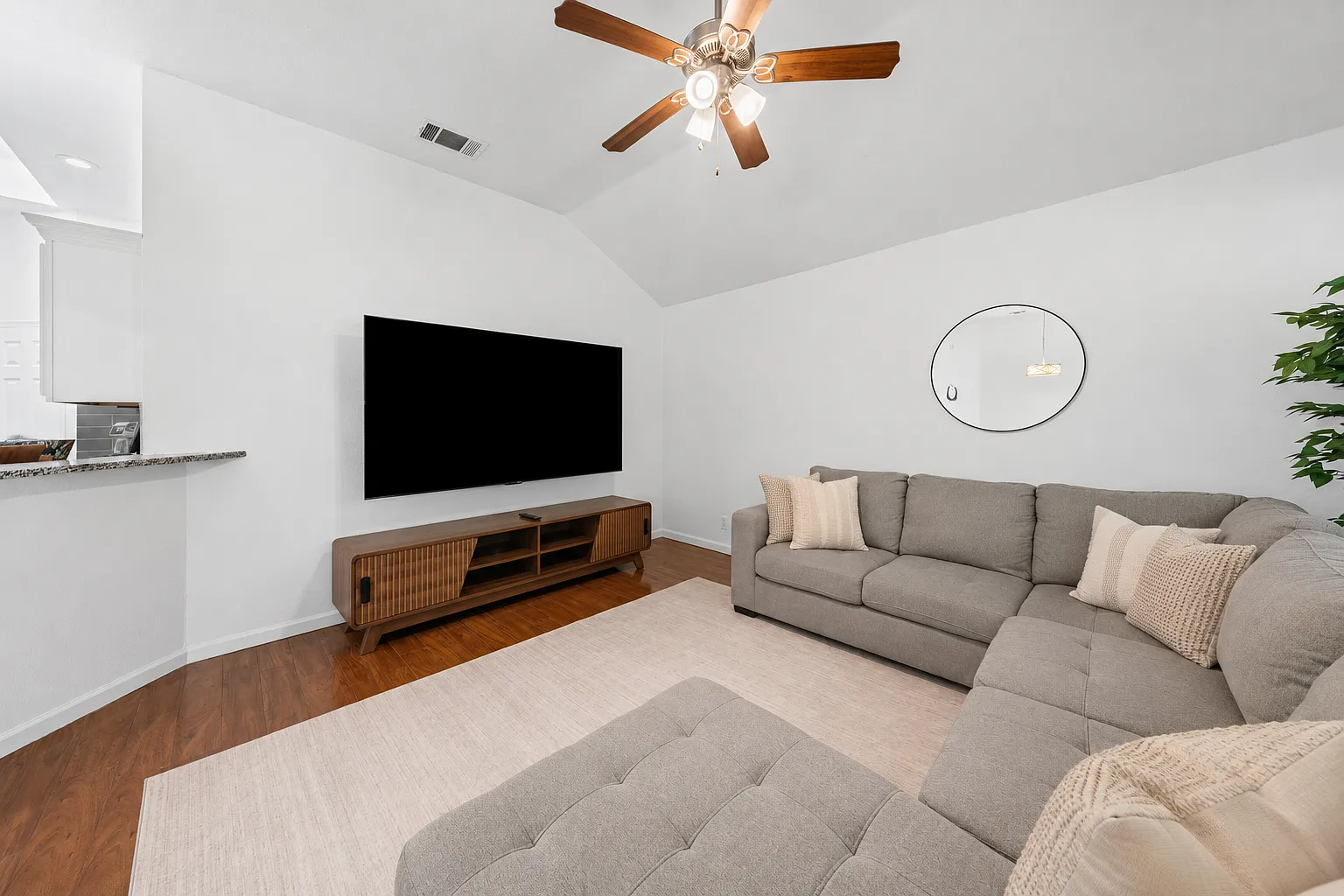 1109 Briargate Dr — Photo 4