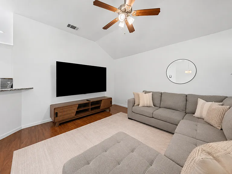 1109 Briargate Dr — Photo 4