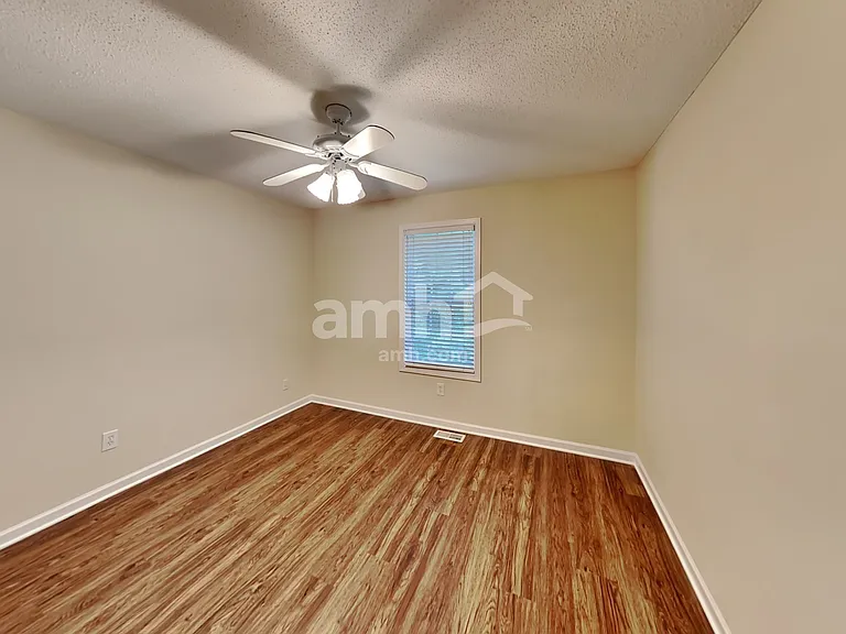 5745 Newnan Cir — Photo 20