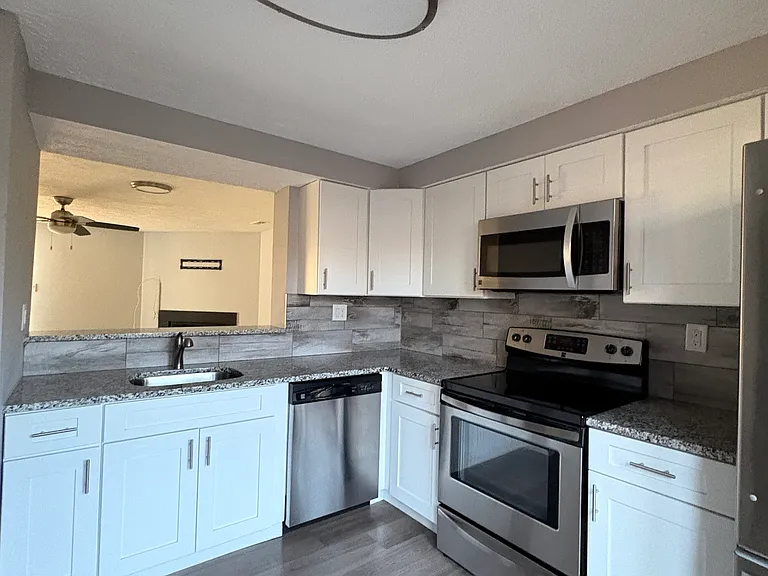 57 Vanderbilt Ct — Photo 1