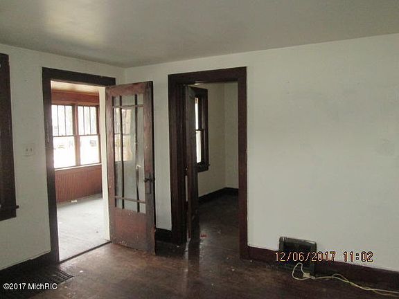 3rd image of 1414 Winters St