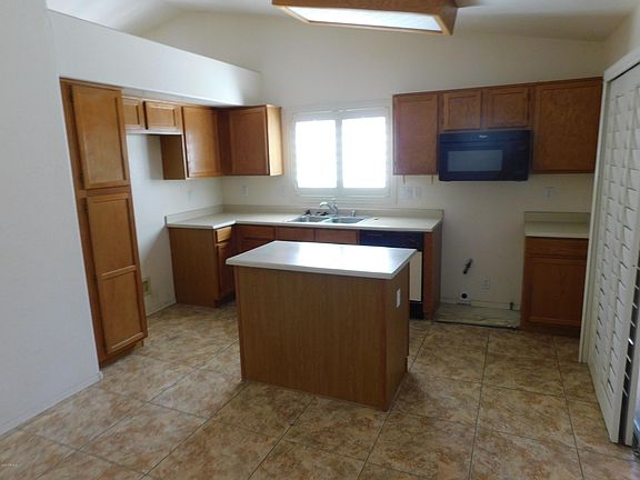4th image of 9206 W Grovers Ave
