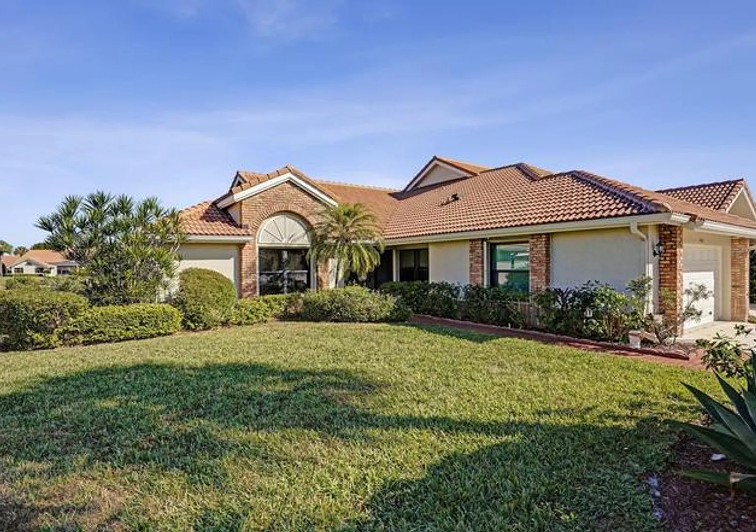 3 bedroom Villa in Boynton Beach with gorgeous Lake View ! — Photo 1