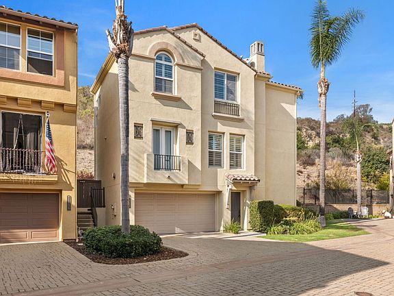 2nd image of 2840 Villas Way
