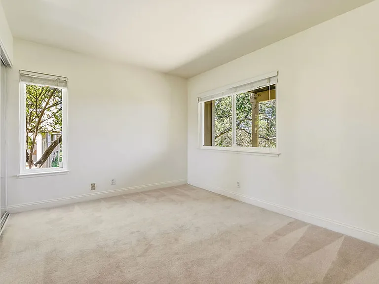 19 Thoreau Cir — Photo 8