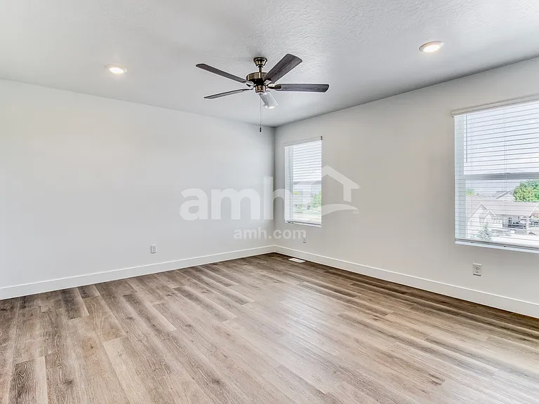7693 S Castleton Ln — Photo 6