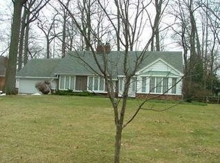 7121 Crabtree Ln, Sylvania, OH 43560