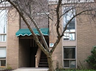 6710 Chaffee Ct APT P-4, Brecksville, OH 44141