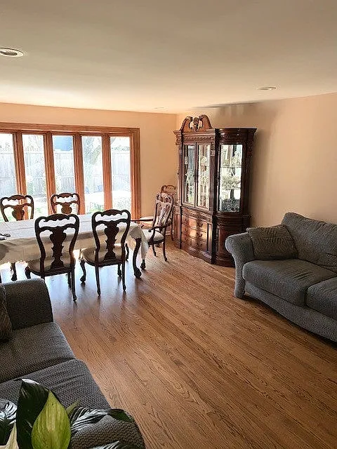 4 bed, 3.0 bath, 2325 sqft, $4,000 — Photo 3