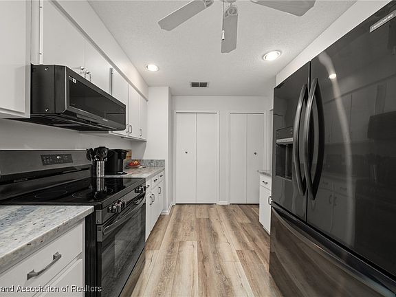 5th image of 1725 Amber Ln