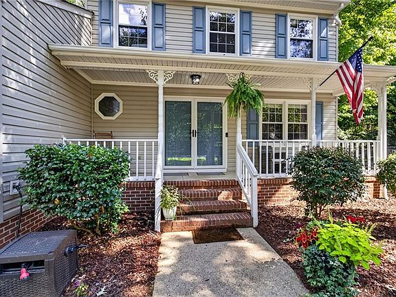 4th image of 302 Buckingham Way