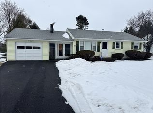 62 Creek Hill Ln, Rochester, NY 14625